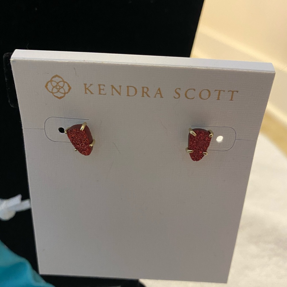 Red Kendra Scott druesy studs